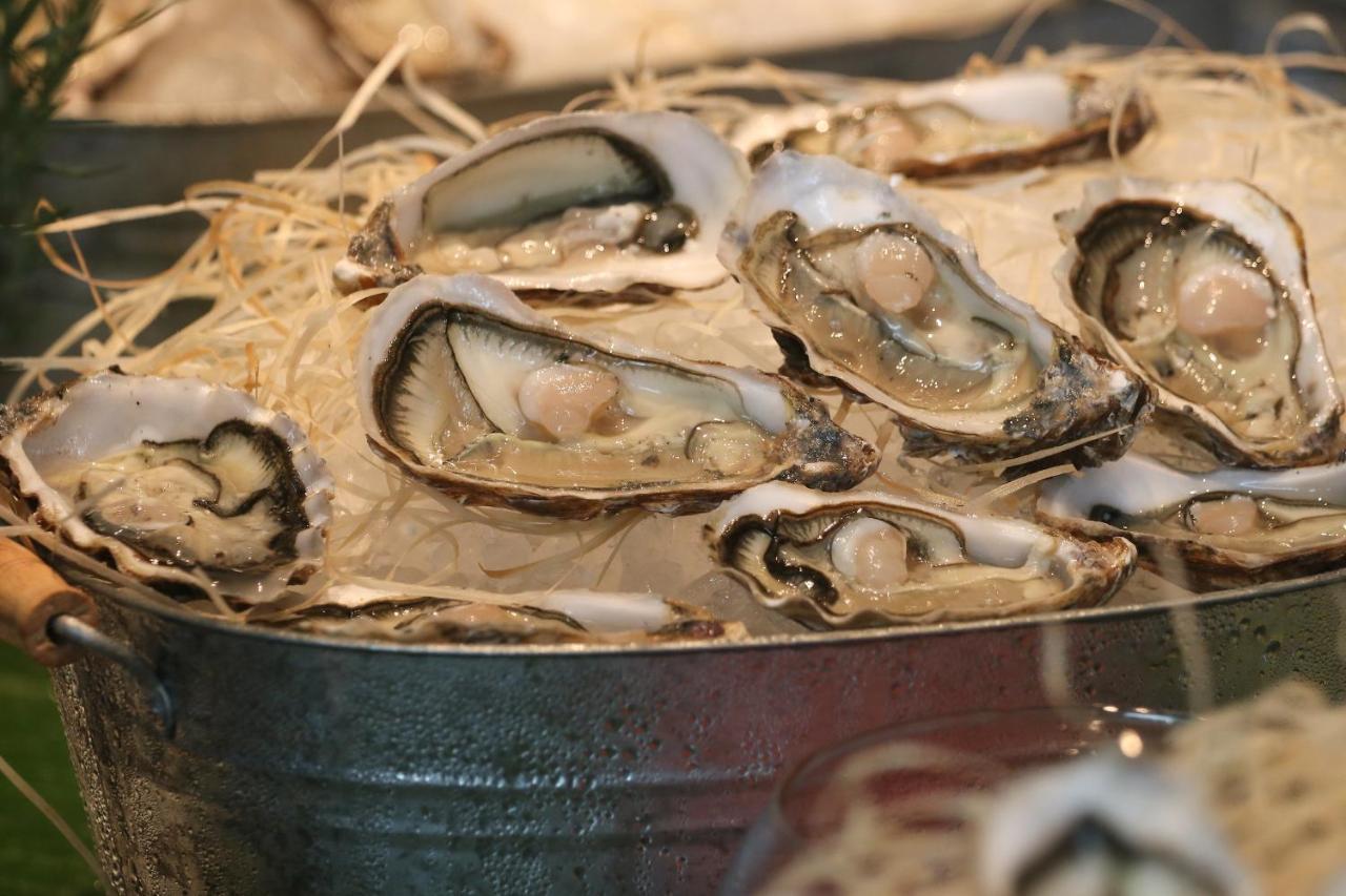 Chatrium Grand בנגקוק מראה חיצוני תמונה Oysters on ice
