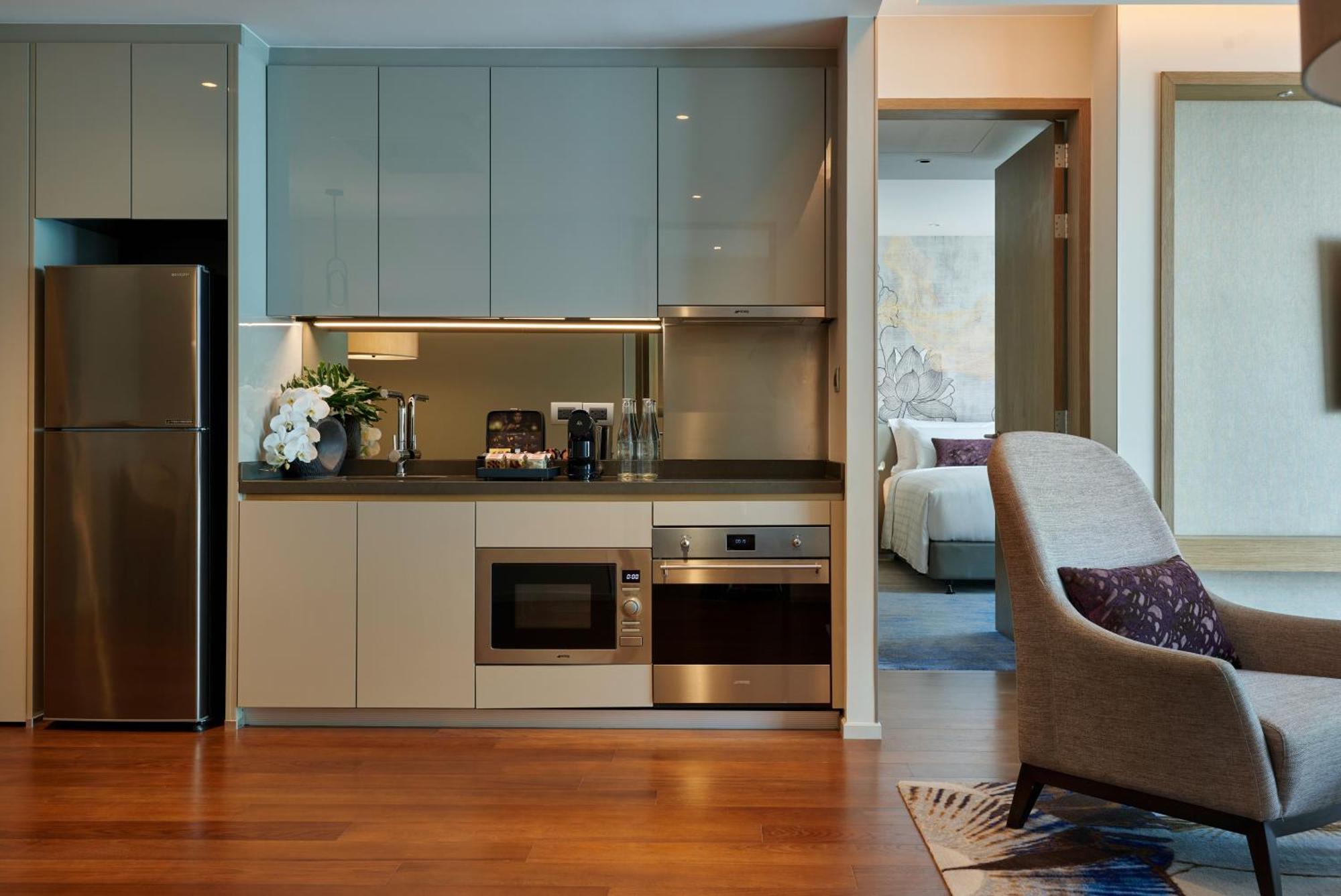 Chatrium Grand בנגקוק מראה חיצוני תמונה A kitchen in a serviced apartment
