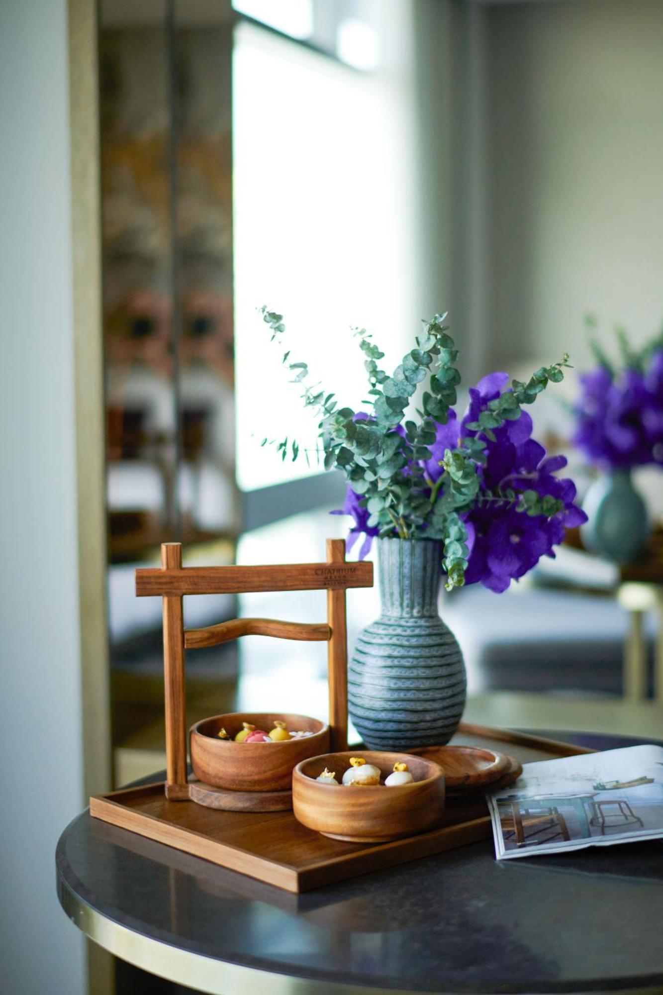 Chatrium Grand בנגקוק מראה חיצוני תמונה A vase of flowers